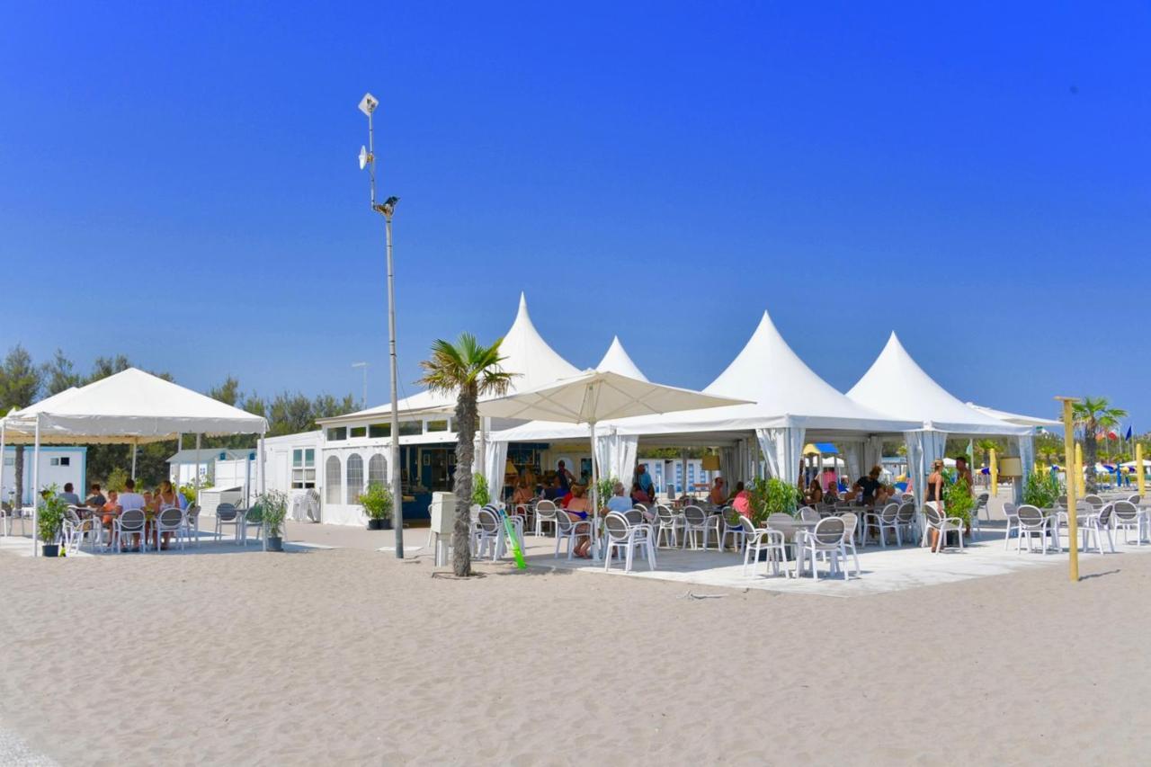 Isamar Holiday Village Ca Lino Bagian luar foto Beach bar in Spain